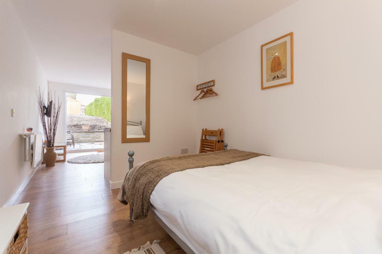 Garden Studio Apartment St Andrews - Free Parking ภายนอก รูปภาพ